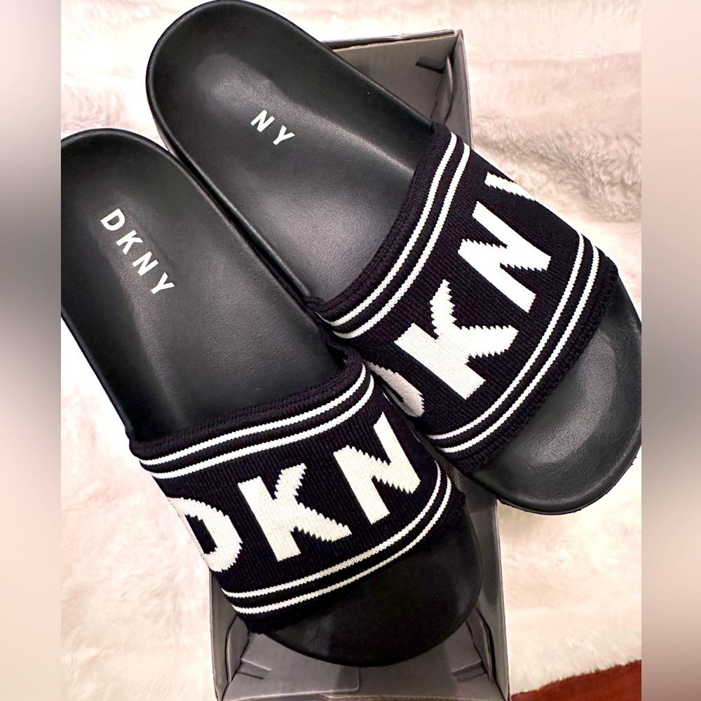 DKNY Zora SLIDES